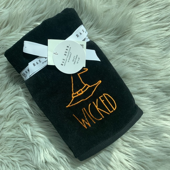 Rae Dunn “WICKED” Halloween Hand Towels - Picture 1 of 2
